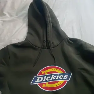 Dickies hoodie mörkgrön Storlek L Använts några gånger men inga brister, som ny