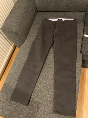 Byxor  - Storlek: 32-34 Skick: bra 