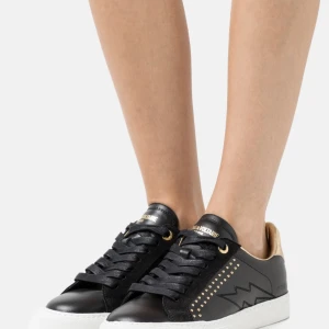 Zadig sneakers - Säljer mina Zadig sneakers i jättebra skick💗 skriv för egna bilder, nypris 2200kr 
