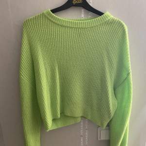 Neongrön croppad stickad tröja från H&M i storlek S