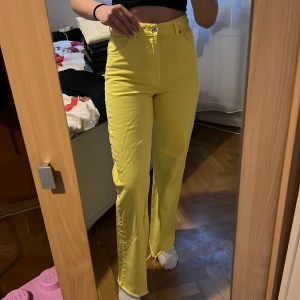 Zara jeans - Hög midjad zara jeans. Nästan nya