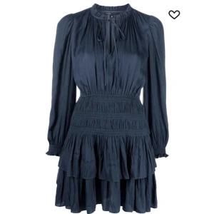 Maje klänning  - Säljer min så fina maje klännign i strl 36! Köpte på nk för cirka 2300❤️