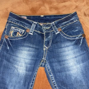 Lågmidjade True Religion - Säljer jättefina trueys som tyvärr är lite försmå för mig. ❤️