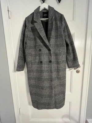 Winter coat - Super nice winter coat, very comfy. Little oversized.