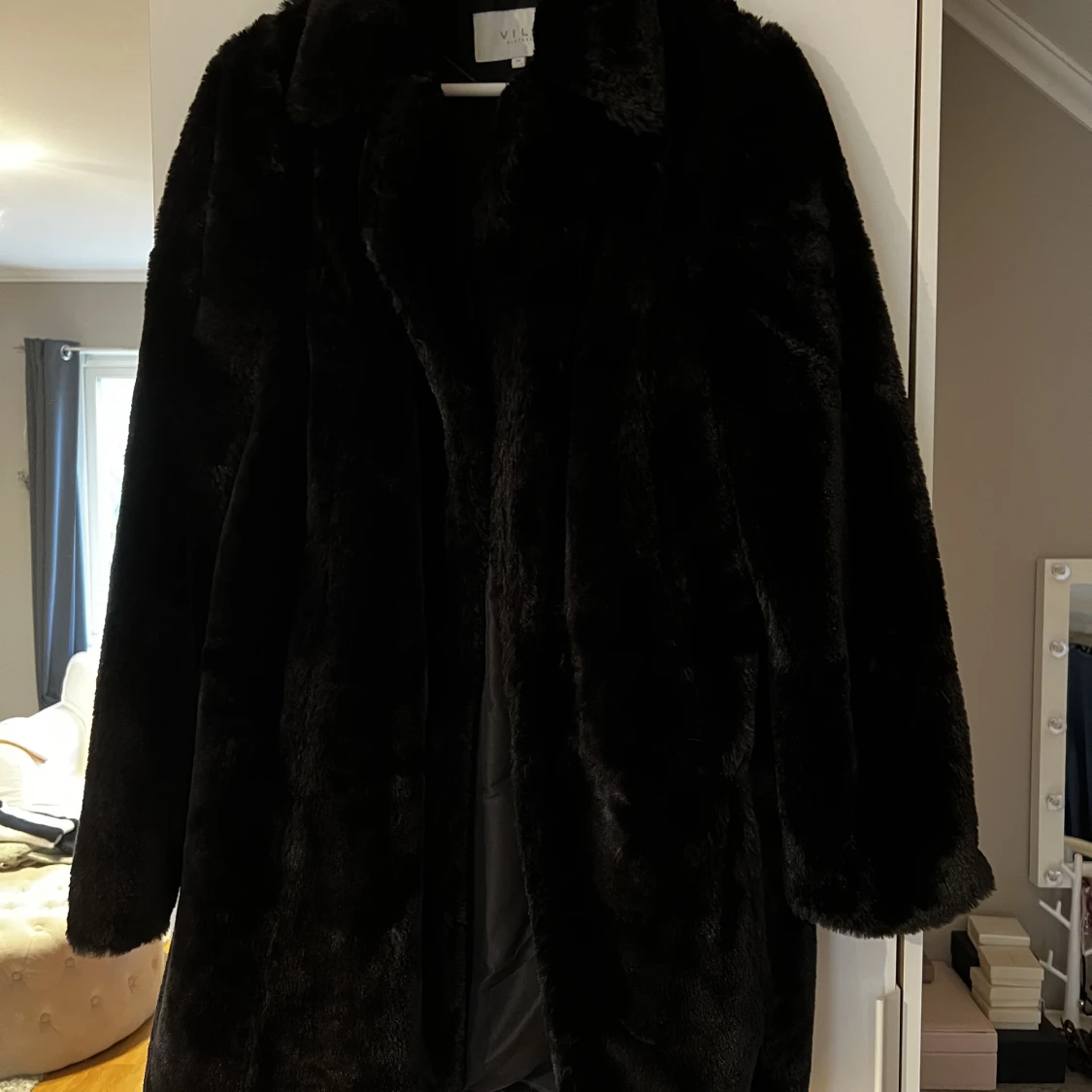 Svart fin kappa från Vila