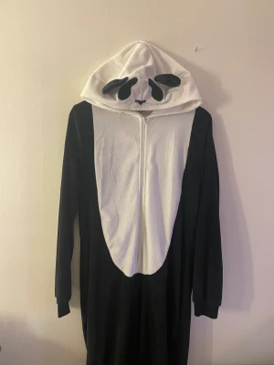 One-piece - Panda-onepiece. Använd för ett antal år sedan. Men som ny i skicket. 