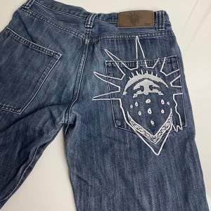 Autentiska snygga vintage YLD jeans i bra skick i straight passform
