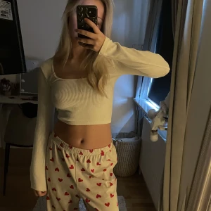 Vit topp - Vit topp från zara. Storlek M-L🤍