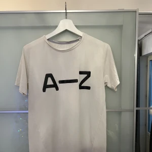 A-Z T-shirt - Köpte denna t-shirt från Stadium för 399kr för något år sedan. Bra skick men för liten för mig numera. Säljer denna grymma t-shirt för enbart 149kr. 