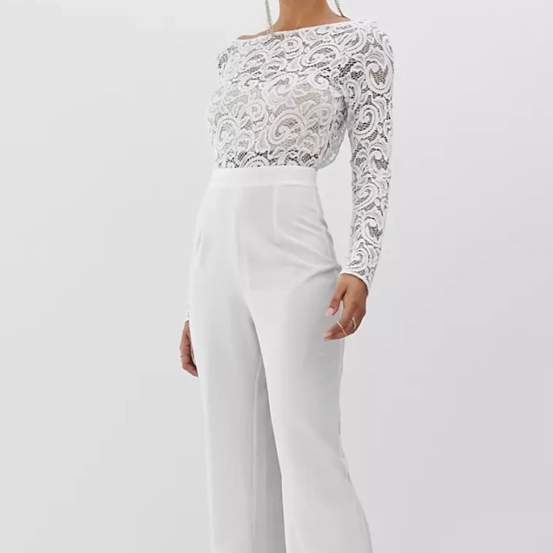 Vit jumpsuit med spets  - 90