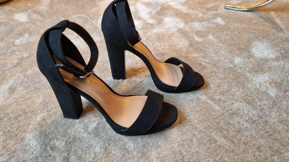 Heels 🖤 - 90