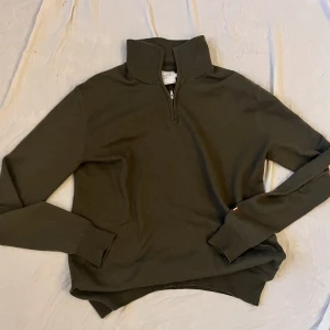 Les deux dutti half zip - Les Deux half zip i storlek S. Väldigt bra skick och nästan oanvänd.