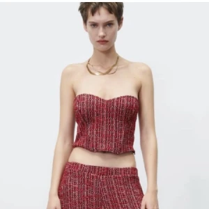 Korsetttopp zara  - Säljer denna korsetten från zara i storlek s, nypris 199kr, mitt pris 100kr (exkl. frakt)🫶🏼