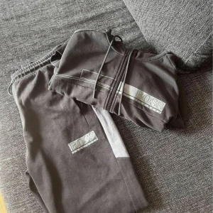 Hugo boss dress - Storlek S  Säljes pågrund av att dom inte passar längre.  Fint skick! 