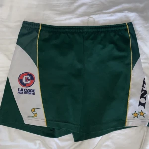 vintage sportshorts - köpte dessa asballa shorts här på plick men de var tyvärr alldeles för stora för mig. skulle tro att det är en herr medium!