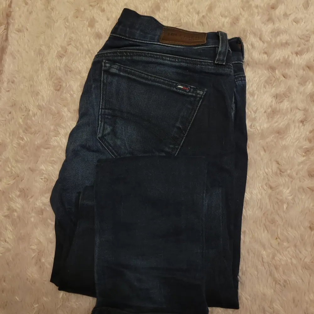 Tommy Hilfiger mörk blå jeans. 25/26 - 32. Jeans & Byxor.
