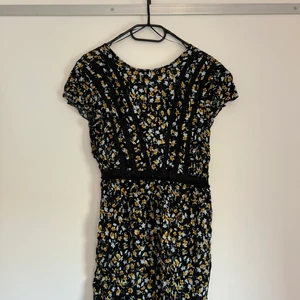 Blommig klänning från Zara - Blommig klänning från Zara