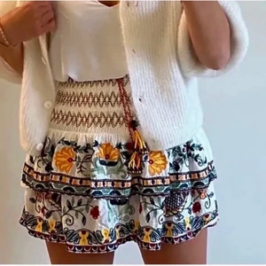 Zara kjol - Super fin zara kjol, helt ny med lapparna kvar. Storlek M men passar S också❤️‍🔥 kommer ej till användning. (Fraktar)