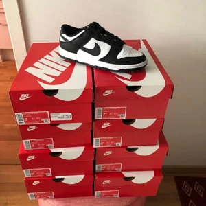 Nike dunk panda - Storlekar tillgängliga ⬇️ 1 x 40 1 x 40.5 1x 41  1 x 42 1 x 42.5 1 x 43 1 x 44 1 x 44.5