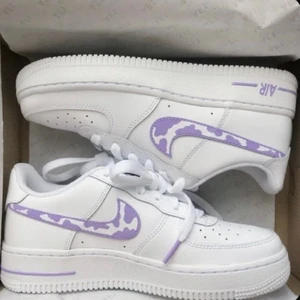 Beställ dina Custom skor  - Detta är exempel på vad vi kan erbjuda som design. Custom målade skor ! Skicka in dina finna skor till oss eller beställ helt nya med önskad design. Beställ genom att skicka ett meddelande till oss här eller via var Instagram @asphodel_jh ☺️ 