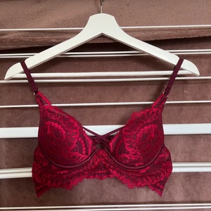 Bh från La Senza  - Bh från La Senza. Storlek 70B. Fint skick 100 kr eller bud Köparen står för frakten 
