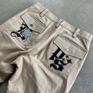 Bluem Studios x Public Saint Cargo Byxor - Ett par Bluem Studios x Public Saint Cargo Byxor som aldrig har använts, helt nya storlek 29x30. Skriv på dm om du har några frågor.