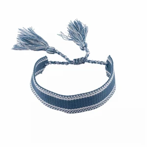 Armband med tofsar - säljer dessa armband från ur och penn, helt oanvända. 20kr/st eller båda för 40kr inklusive frakt. Frakten ligger på 13kr