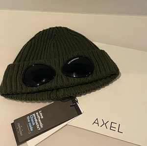 C.P company mössa - Helt ny 10/10. Tags o kvitton finns, helt oanvänd.