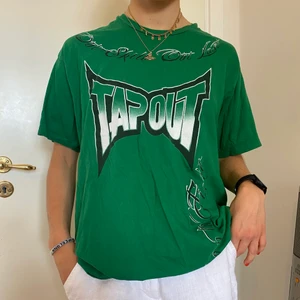 Vintage t-shirt  - Säljer denna sjukt fina t-shirt från beyond retro som tyvärr inte kommer till användning längre 🥲🤩🫶