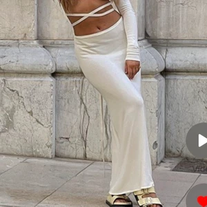 Långkjol - Säljer denna fett snygga långkjolen från Na-kd. Aldrig använd och i jättebra skick. 