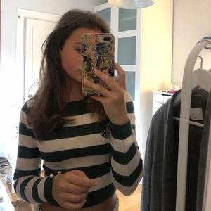 Långärmad - Långärmad randig topp ifrån Zara i storlek M!! Använd 1 gång, säljer för 150kr plus frakten ❣️