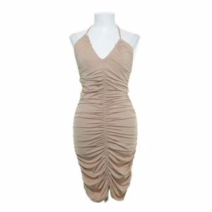 Klänning - Klänning från Shein i storlek 36 🦋 hör av er vid minsta intresse eller fundering 💕 spårbar frakt på 39kr tillkommer 📦obs skriv till mig innan ni klickar på köp nu 