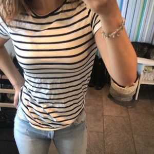 Randig t-shirt - Randig t-shirt i storlek S🤩