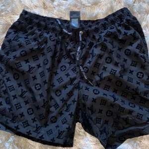 Louis Vuitton shorts finns i alla storlekar möts endast i gbg annars frakt 
