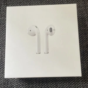  airpods skal  - Säljer mitt AirPods skal då jag tappat bort själva hörlurarna. Pris kan diskuteras  (ENDAST SKAL)