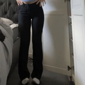 Kostymbyxor - Säljer dessa kostymbyxor från bik bok då de blivit försmå på mig!