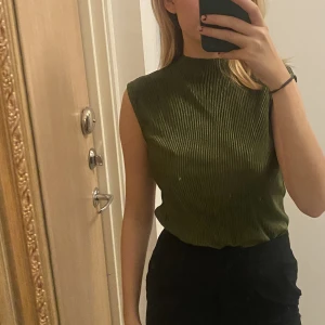 Topp - Grön topp från nakd storlek s. Bra skick 