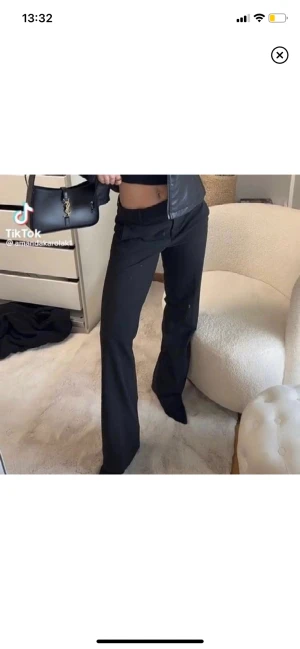 Kostymbyxor - Säljer dessa lågmidjade kostymbyxor som är i superfint skick! ❤️❤️