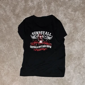 Vintage sundsvall hot rod t-shirt - En trlöja från 2010 i vintage stil. Lite liten i storleken. Köpare står för frakt.