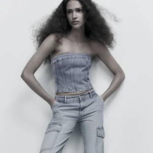 Jeanstopp från zara - Ball denim topp från zara!!!! Fick tyvärr bara användning av den en gång därav säljer jag den🥰🥰