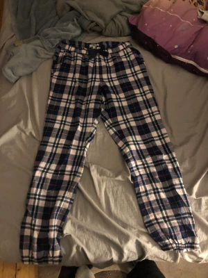 Jätte fina pyjamas byxor barn  - Jätte fint skick använt 5 gånger  