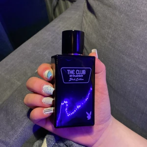 The Club Playboy black edition parfym - Oanvänd parfym, säljer för att jag fick dubbletter! En av mina favoriter, får många komplimanger. DM om du har frågor!