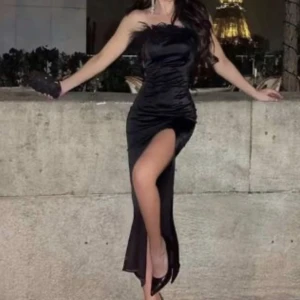 Långklänning  - Långklänning med slits 