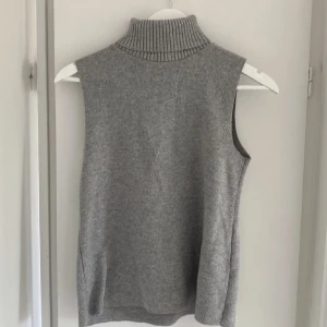 topp - jättefin topp från zara som aldrig är använd, köparen står för frakten🤍🤍🤍