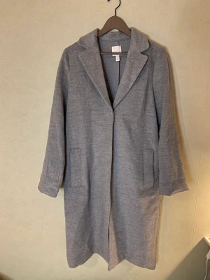 Rock/kappa från H&M Strl. XS - Passar även Strl. S. Lite använd.