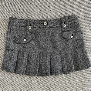 minikjol miniskirt y2k - storlek: S. passar även mig med M. möts i stockholm eller fraktar 🎀 man köper genom att kontakta mig, klicka inte på köp-nu funktionen. 🖤