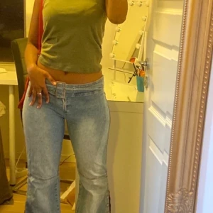 Flare byxor men öppning längst ner  - Säljer mina absoluta favorit byxor på grund av behov av pengar. De är i gott skick och är svin coola!