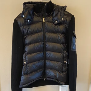 Moncler  - Moncler cardigan som jag ej använder längre skick 8/10 Pris 4500 Skriv om du har frågor⚡️ 