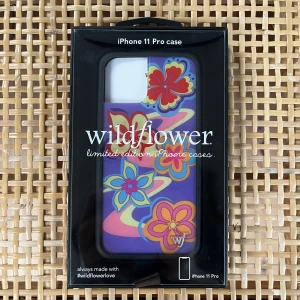 Wildflower case - Wildflower case, iPhone 11 Pro    Nyskick   Kan postas, du står för frakten