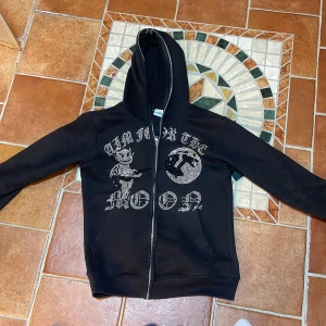 Aim for the moon - Tappat några rhinestones med de inget som syns, köpte i somras för 900kr och den är inte så mycket använd 